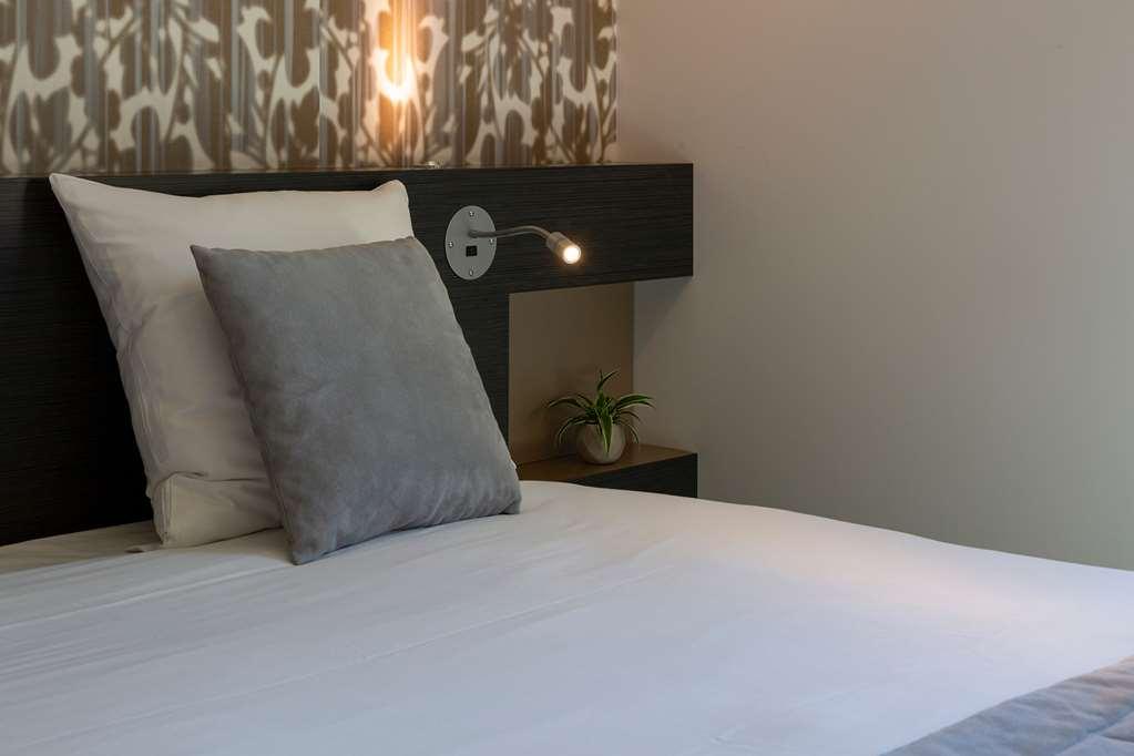 The Originals Boutique Hotel Restaurant Saint James, Montaigu-Vendee Bilik gambar